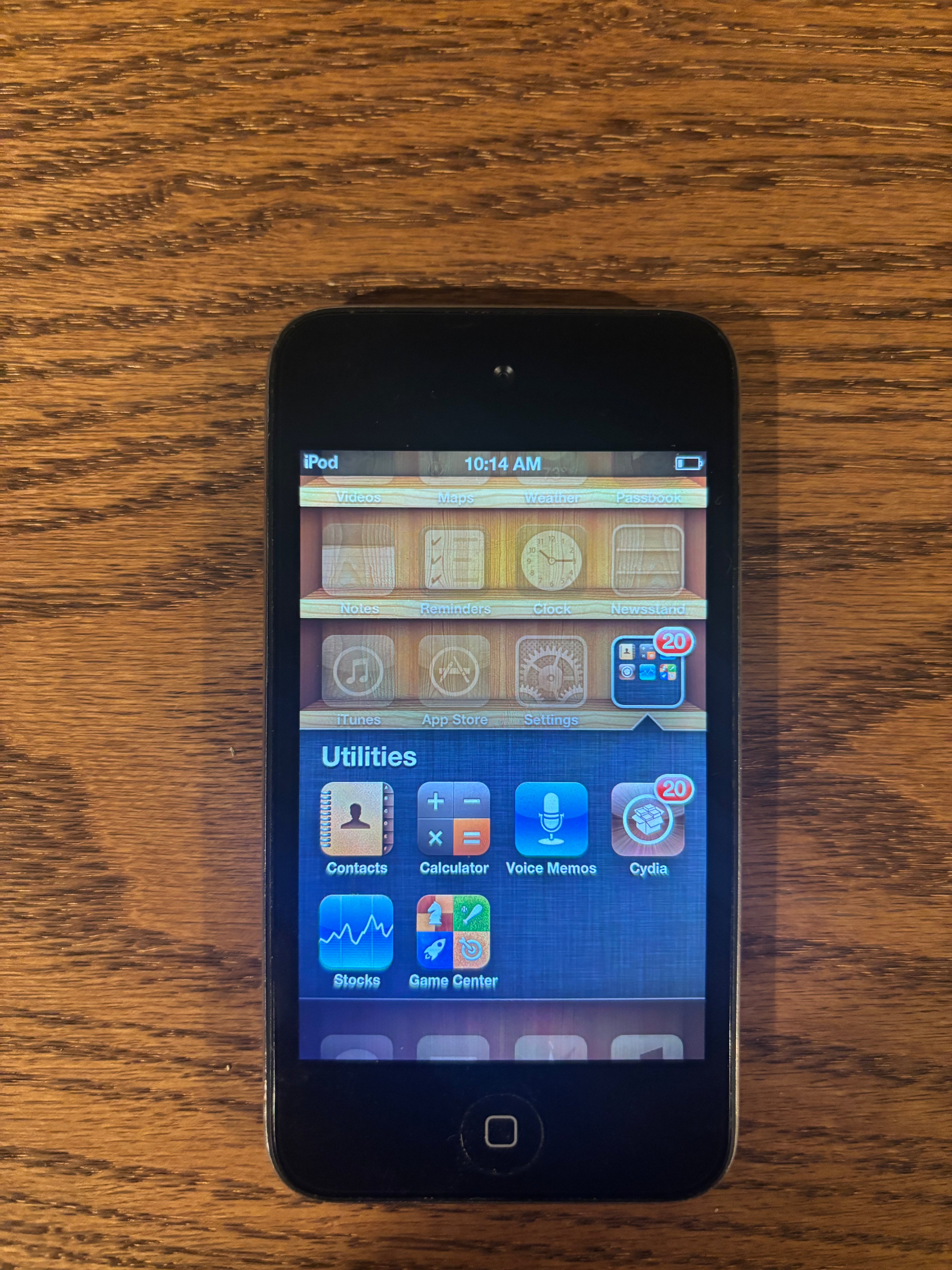Apple IPod Touch 4th Generation Jailbroken With Rare Discontinued Games