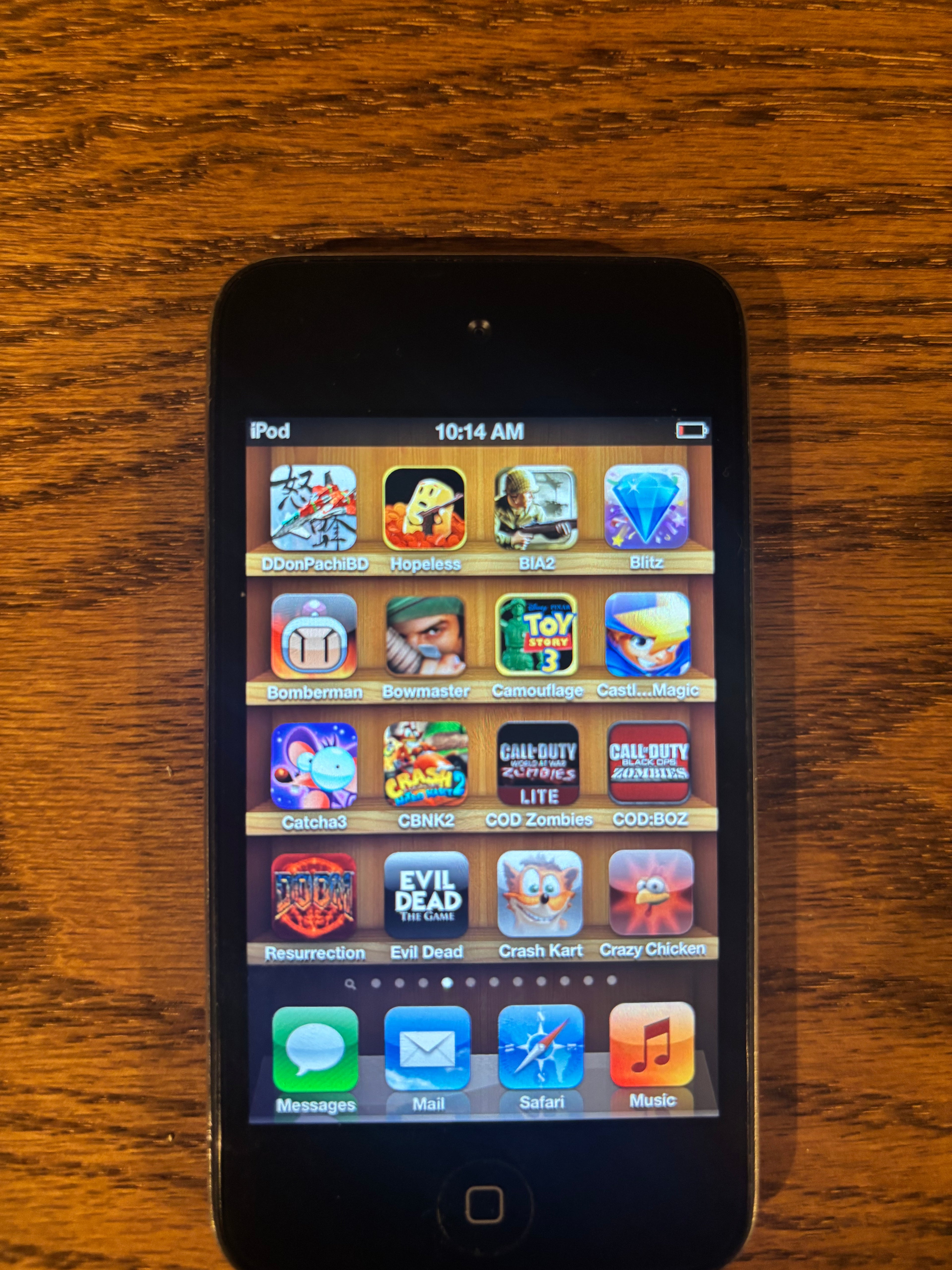 Apple IPod Touch 4th Generation Jailbroken With Rare Discontinued Games