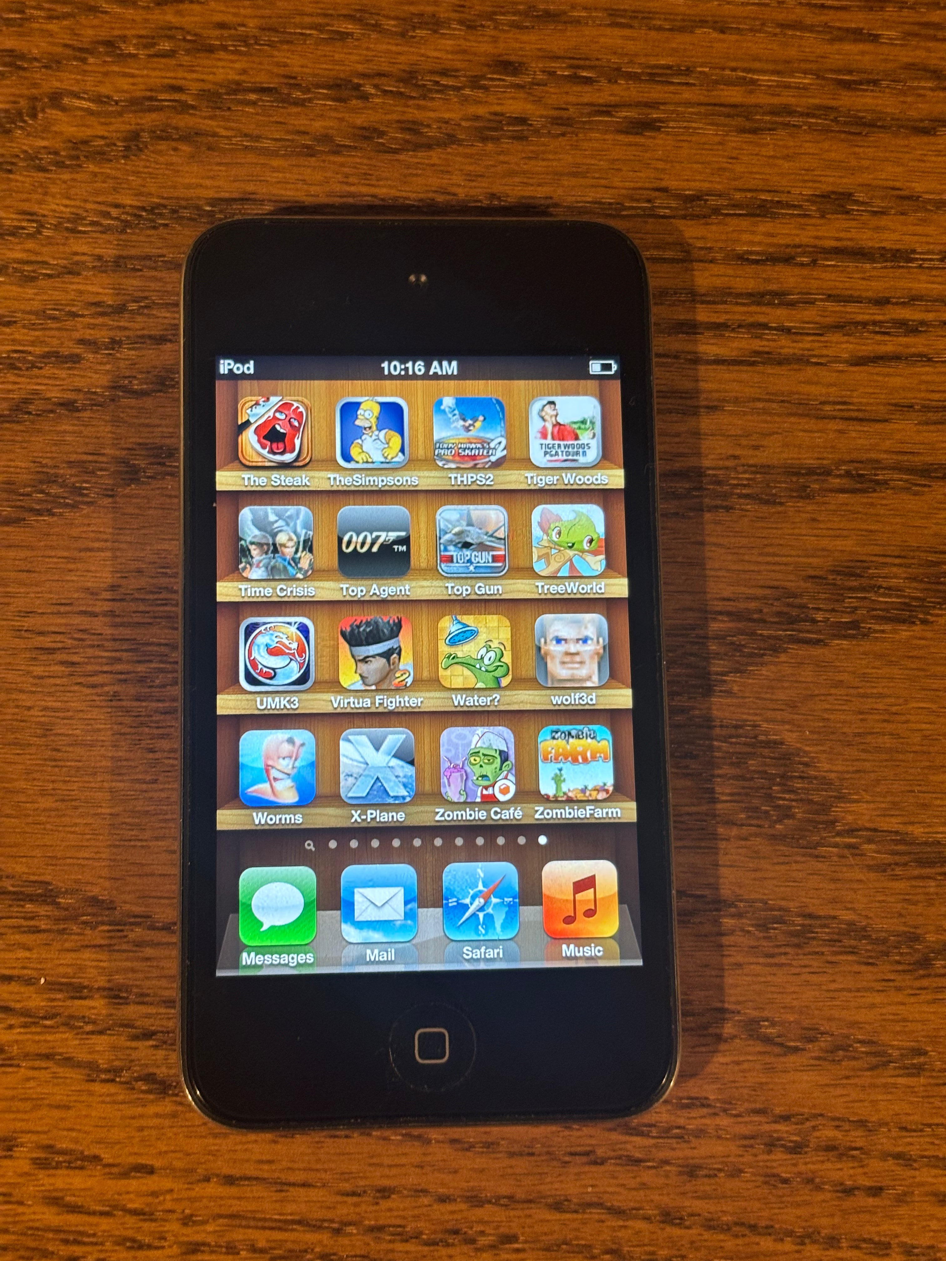 Apple IPod Touch 4th Generation Jailbroken With Rare Discontinued Games