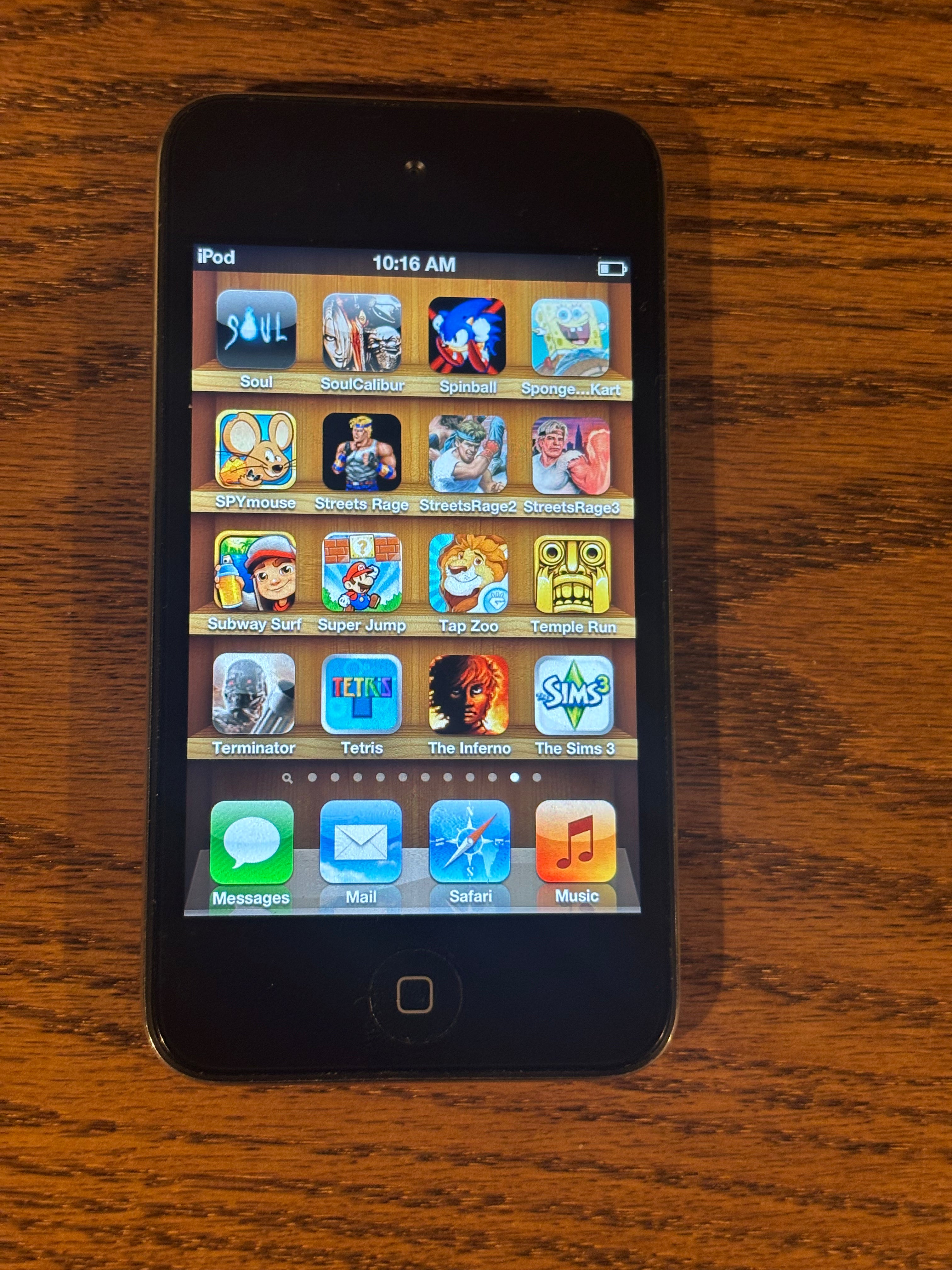 Apple IPod Touch 4th Generation Jailbroken With Rare Discontinued Games
